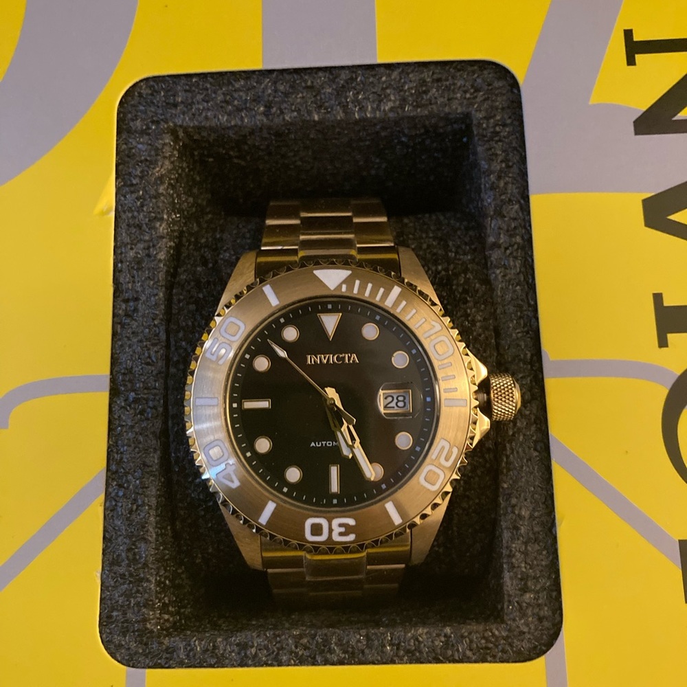 NWB Invicta Pro Diver Automatic Watch Model 27306
